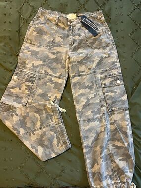 YoungLA for Her Camo Cargo Pants BRAND NEW